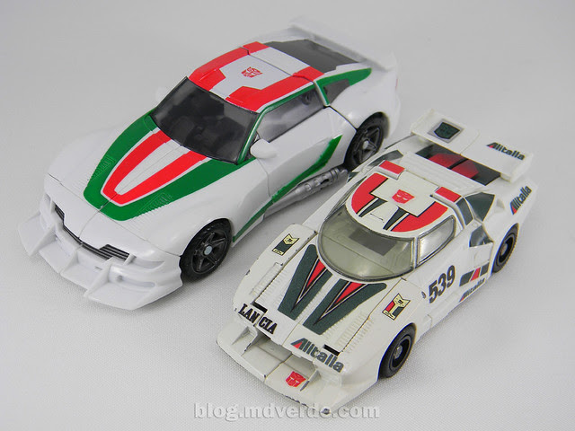 Transformers Wheeljack Generations Deluxe - modo alterno vs G1