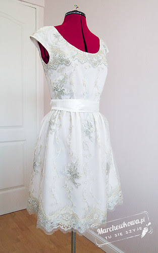 marchewkowa, blog, szycie, krawiectwo, suknia ślubna, sukienka, koronka z dwoma ozdobnymi brzegami, jedwabna satyna, wykrój, model, Burda 8/2012, 2/2011, 101, 133
