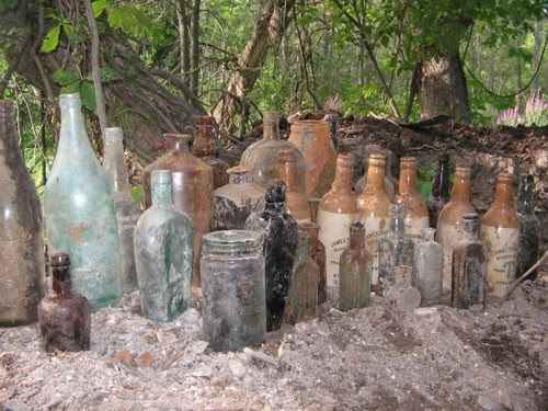 very good dump digger, antique bottles, stoneware, pottery, medicine,early Canadian glass