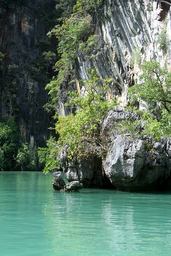  is business office of a grouping of islands i lx minutes due north of Krabi Bangkok Thailand Travel Map & Things to do in Bangkok : Koh Hong, Krabi