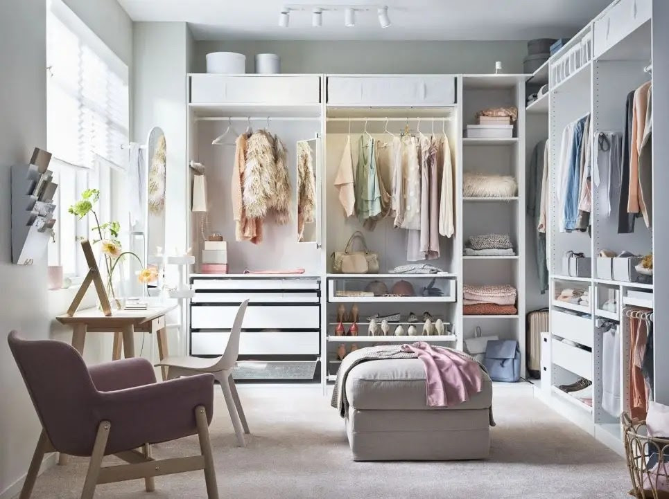 Walk in the design of a closet with large windows