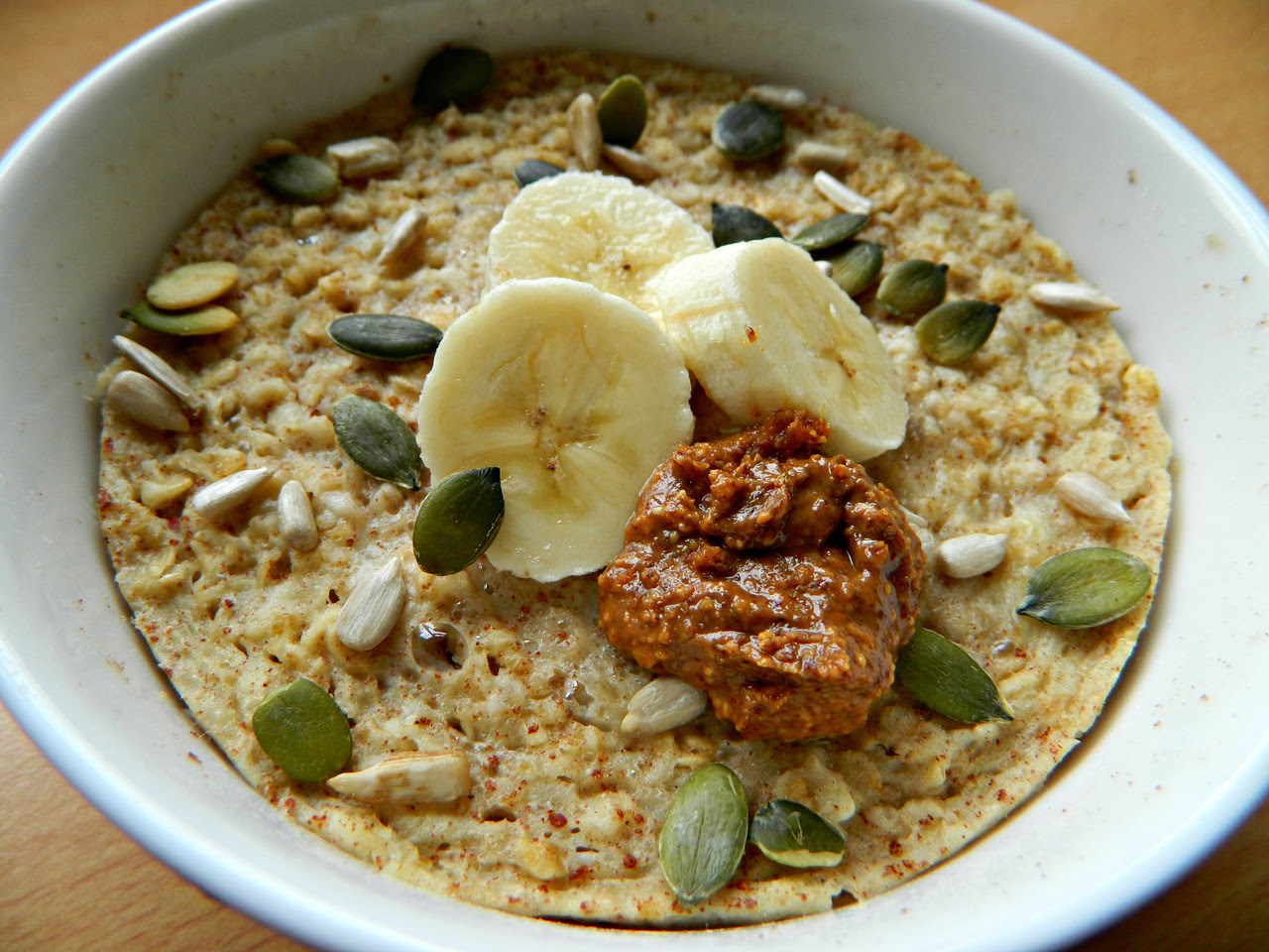 5 Minute &#8216;Baked&#8217; Banana Oatmeal!
I really fancied some baked oatmeal this morning - but didn&#8217;t want to wait 30 minutes for it to cook, so made this and zapped it in the microwave instead! :)
What you&#8217;ll need -
1/2 cup oats;
2/3 cup almond milk;
1 egg (or 1 egg white&#8230; but cooking time might be longer);
1 banana;
A dash of vanilla and cinnamon;
A dash of agave or maple syrup if your banana isn&#8217;t ripe.
1. Mash your banana in to a bowl, then add the egg, agave, vanilla and cinnamon, stirring until combined. It&#8217;ll look pretty goopy, but don&#8217;t worry!
2. Add the oats and almond milk, stirring again until combined. Pop in the microwave for 2-3 minutes, cooking on high. Top with any leftover banana slices, almond butter and seeds to make it ~super delicious. :D
Stats: 375 calories, 13g protein, 33% of your dietary fibre and 26% of your calcium. Nutritious, quick and filling. Awesome.