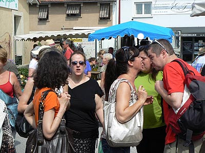 conspirateurs au marché.jpg