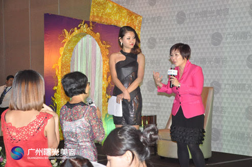 麥玲玲女士是香港著名的玄學大師,對手相、面相、紫微斗數、子平八字等術數均甚有研究。憑借其多年服務于豪宅樓盤發展商、銀行、珠寶商等的良好紀錄,譽滿東南亞。