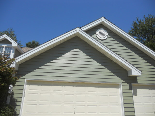 Crane SolidCore D7" Insulated Vinyl Siding - Traditional - Exterior