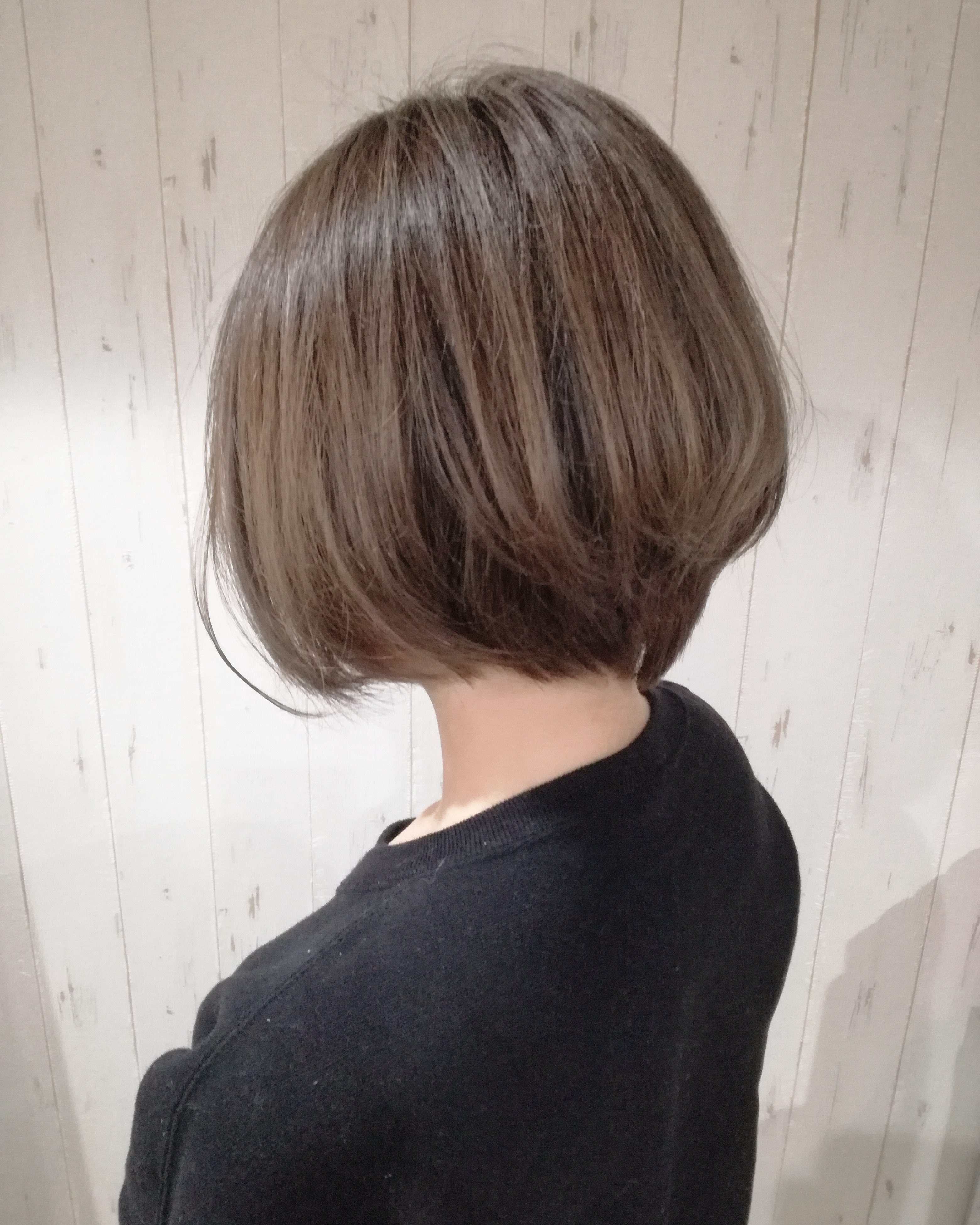 女性らしさを残したお手入れ簡単な前下がりショートボブ Any