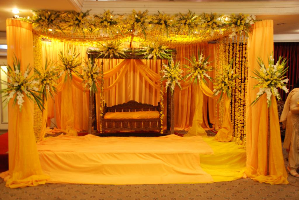 Mehndi Stage Decoration 2019 Pics Pakistani Ideas Mehndi Stage Decoration 2019 Pics Pakistani Ideas