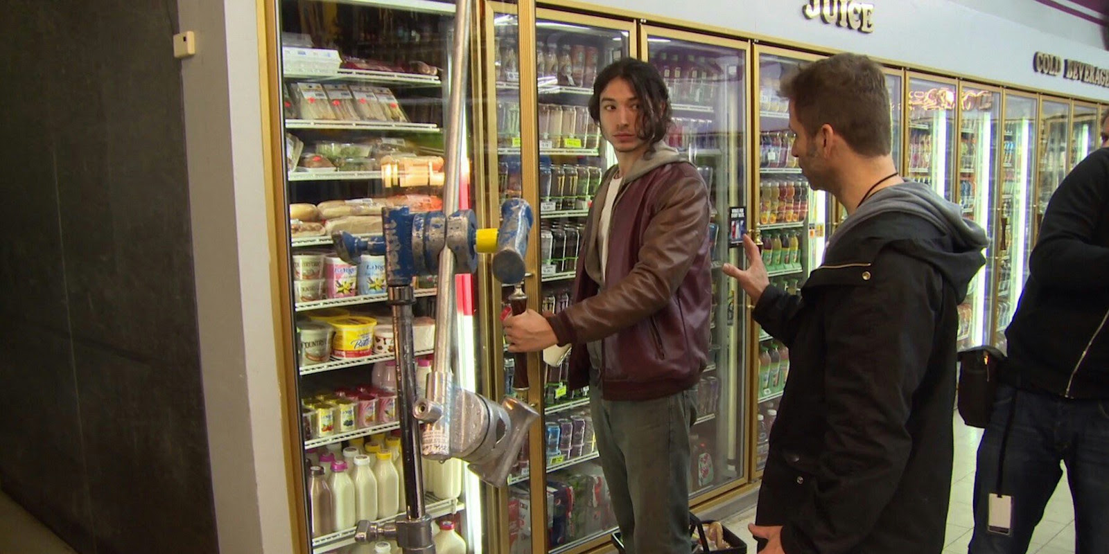 Ezra Miller: Zack Snyder is the Father of the DCEU #movienews