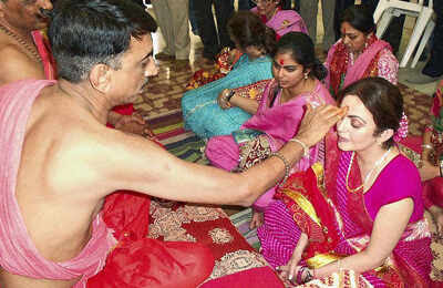 Nita Ambani seeks blessings for her IPL team 'Mumbai Indians' at the Ambaji Temple in Ahmedabad on May 4, 2012.