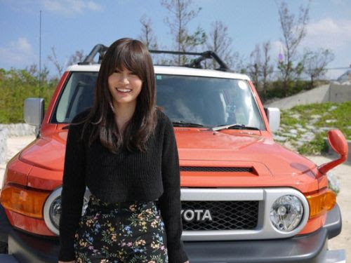 元akb48前田敦子の愛車toyota トヨタ Fjクルーザーと新型クラウンアスリートピンク Toyota トヨタ からプレゼント