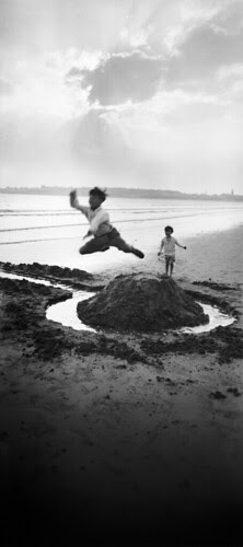jacques-henri-lartigue-gerard-willemetz-y-dany-royan-julio-de-1926-fotografia-de-j-h-lartigue-copy-ministere-de-la-cult