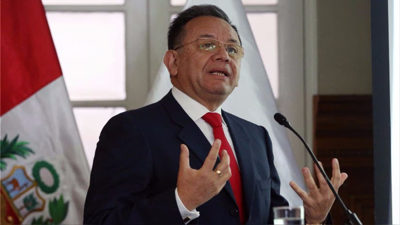 El contralor fue acusado por irregularidades y pidió a un auditor que retire su denuncia