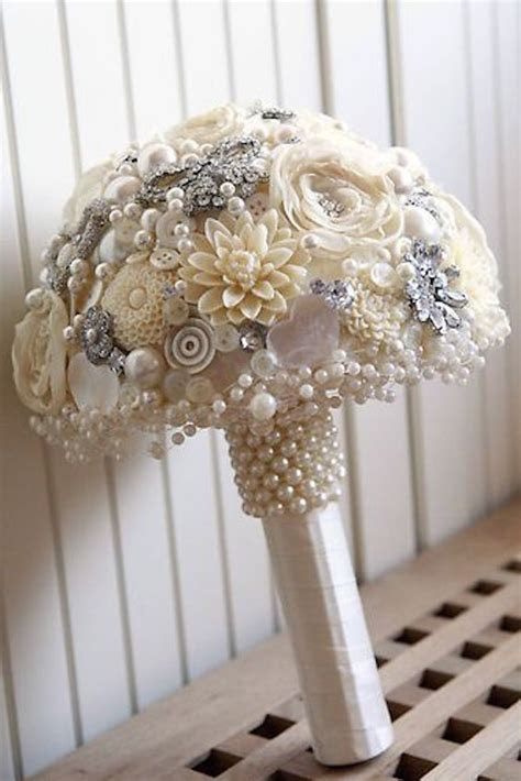 A simple bouquet recipe today, perfect for a summer wedding. Bridal Bouquets without Flowers for Non-Traditional Brides