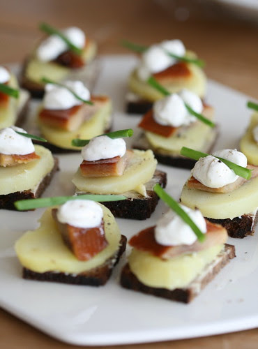 Herring canapés / Suitsuheeringasuupisted
