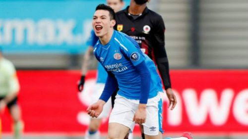 Lozano festeja un gol con el PSV
