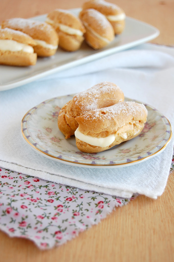 Lemon cream éclairs / Éclairs de limão siciliano