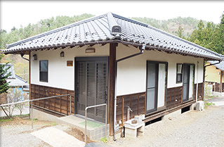 お部屋 和風コテージ 一位の宿 山梨県都留市の自然に囲まれた空間
