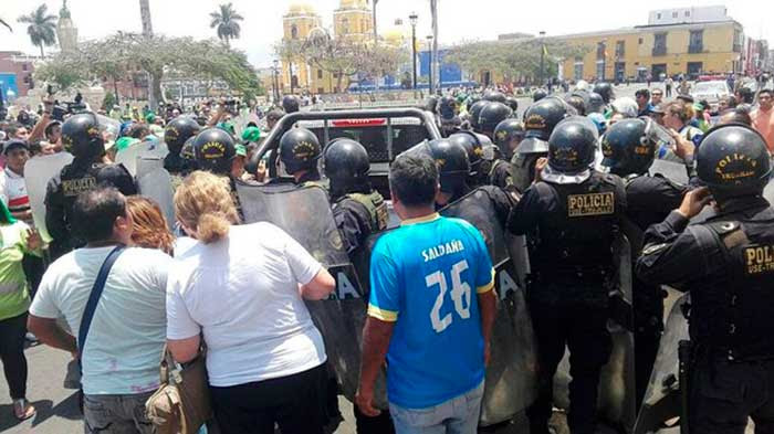 regidoras-se-salvaron-de-ser-linchadas-por-trabajadores-del-Segat