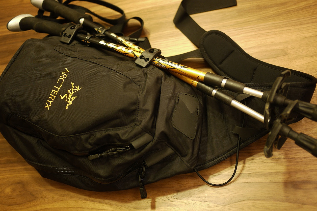 ワンランク上のアウトドアライフ ウエストバッグを求めて行きついたカタチ