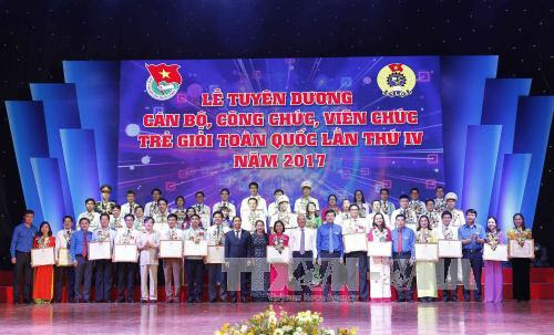 Chính trị - Xã hội - Tuyên dương 45 cán bộ, công chức, viên chức trẻ giỏi toàn quốc (Hình 2).