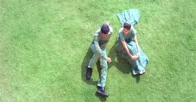 http://i298.photobucket.com/albums/mm253/blogspot_images/Unnai%20Ninaithu/PDVD_053.jpg
