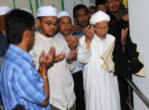 setiap undi yang diberikan kepada PAS akan diberi ganjaran pahala oleh Allah SWT kerana PAS adalahsebuah parti yang memperjuangkan Islam berlandaskan al-Quran dan as-Sunnah. 