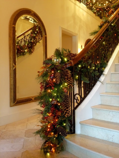 Holiday Decor: Stair banister garland - Traditional ...