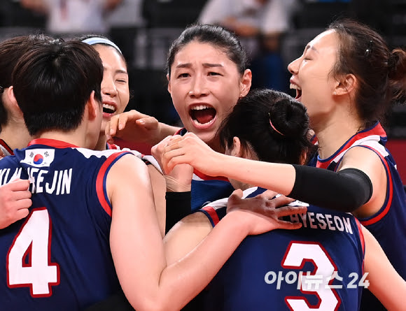 올림픽투데이쌍둥이 없어도 괜찮아…'기적의 팀워크' 여자배구 ...