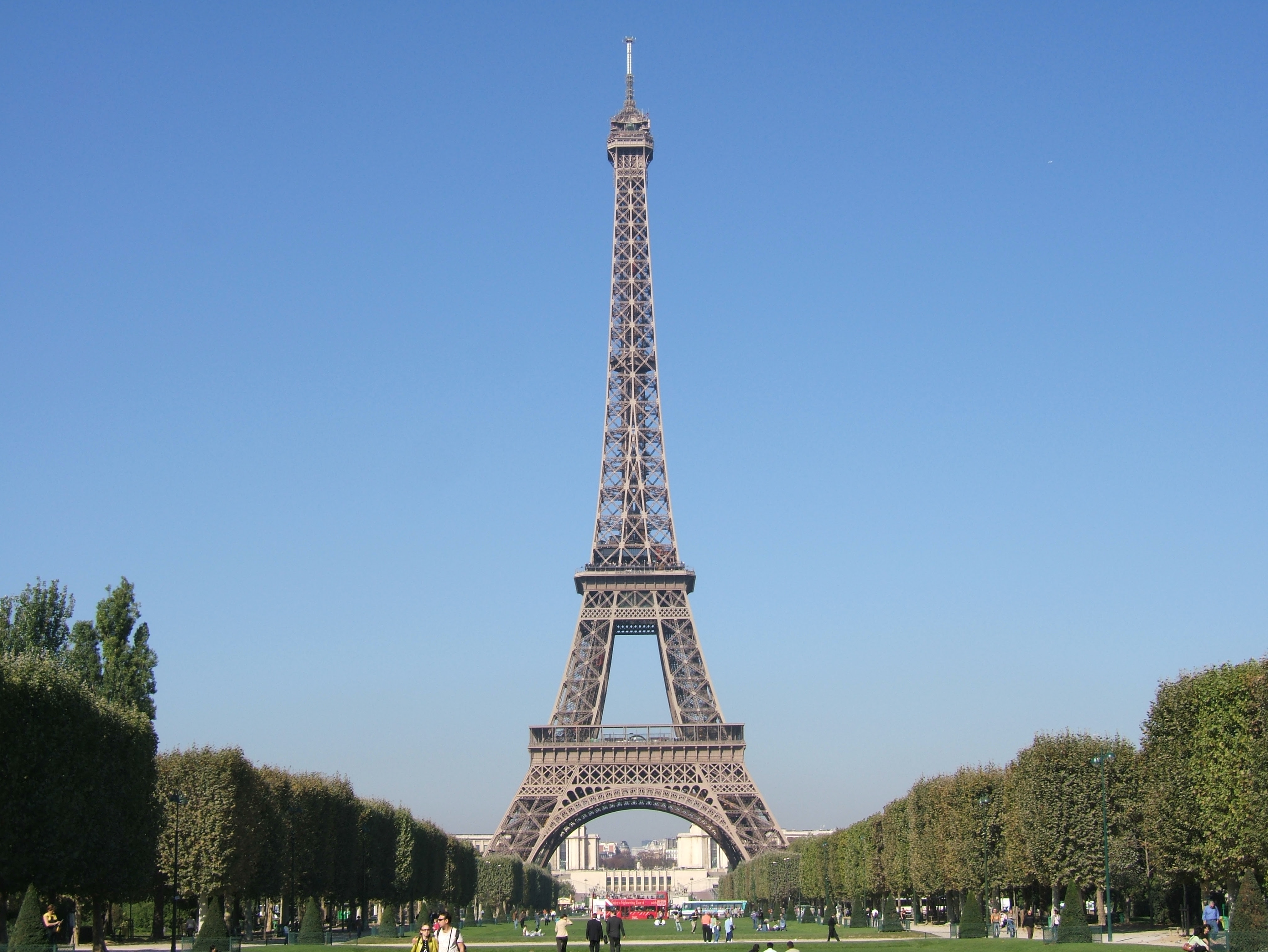 Ficheiro:Eiffel Tower 20051010.jpg – Wikipédia, a enciclopédia livre