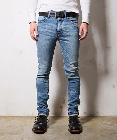 薄い色のデニムで春 夏コーデ メンズおすすめライトブルーデニム