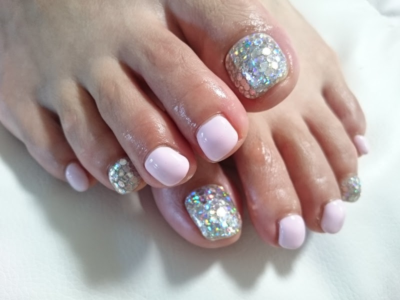 シンプルフットネイル 一宮市でジェルネイルはネイルサロンrosier ロジエ