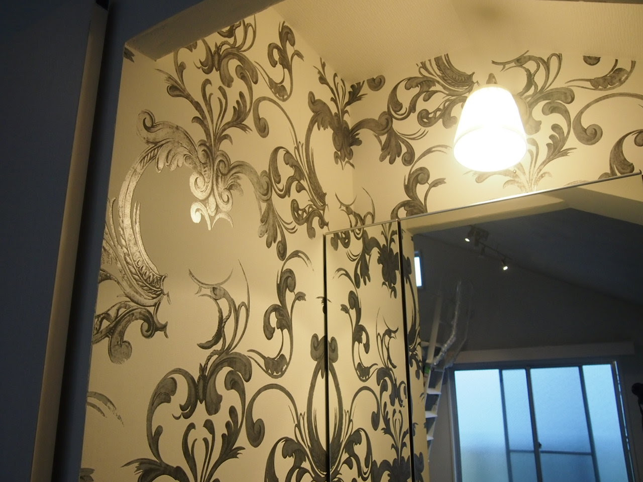 輸入壁紙の選び方 水廻りの狭い場所こそ大柄を使う 江東区のリフォームならエーゼン大塚建設