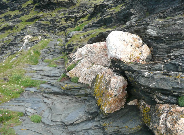 File:Quartz on the cliff, Boscastle - geograph.org.uk - 1325045.jpg