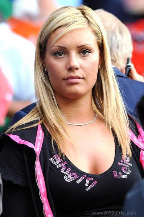 Euro 2012 Girls (80 pics)