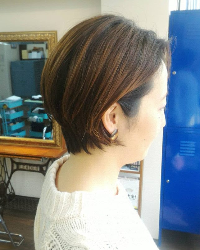 女性らしいショートヘアとポイントストレートパーマ Pool Classics
