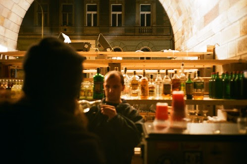Bar pod mostem
