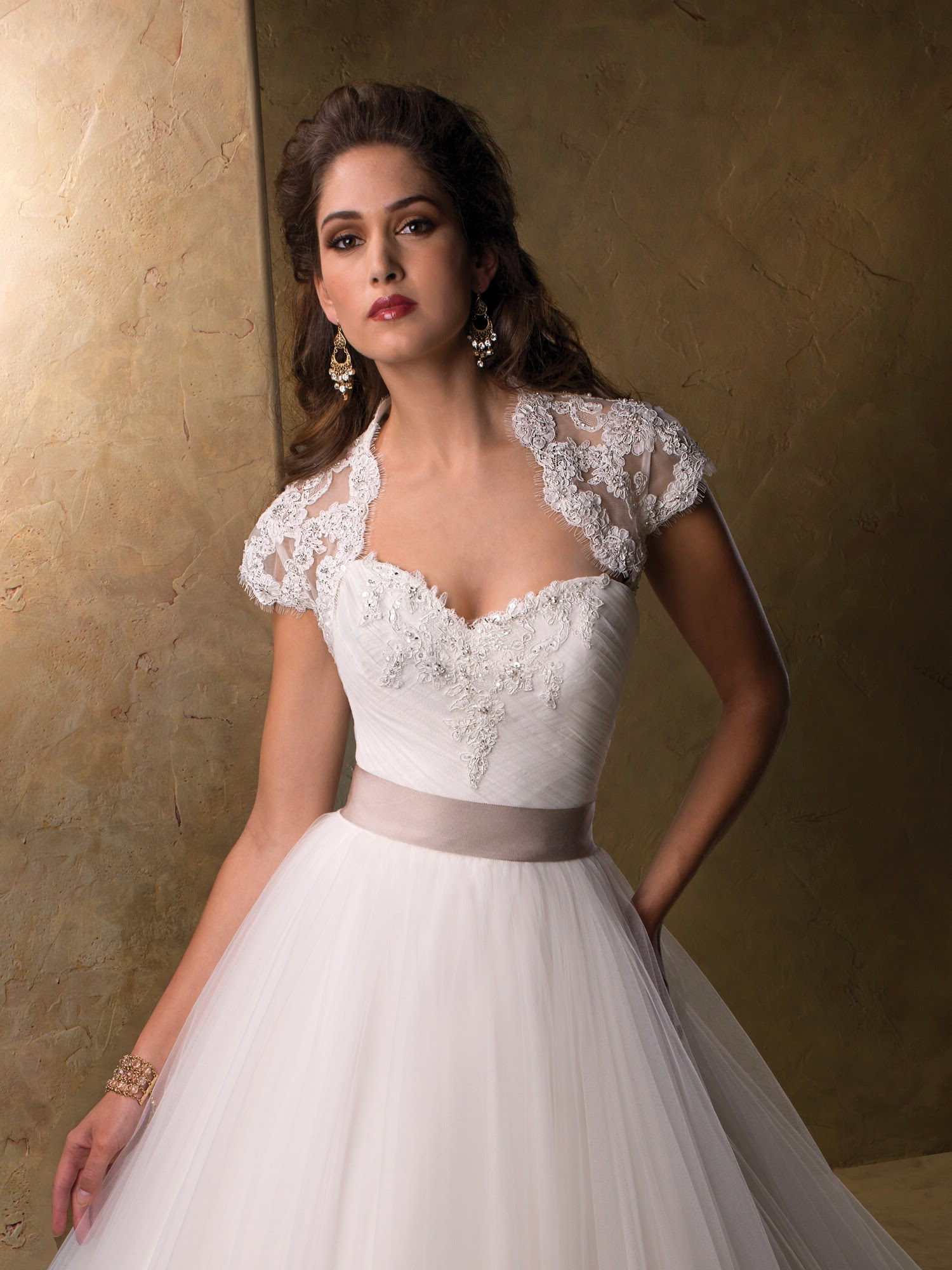 Top 10 2013 Wedding Dress style illusion neckline 4 Top 10 2013 Wedding Dress style illusion neckline 4