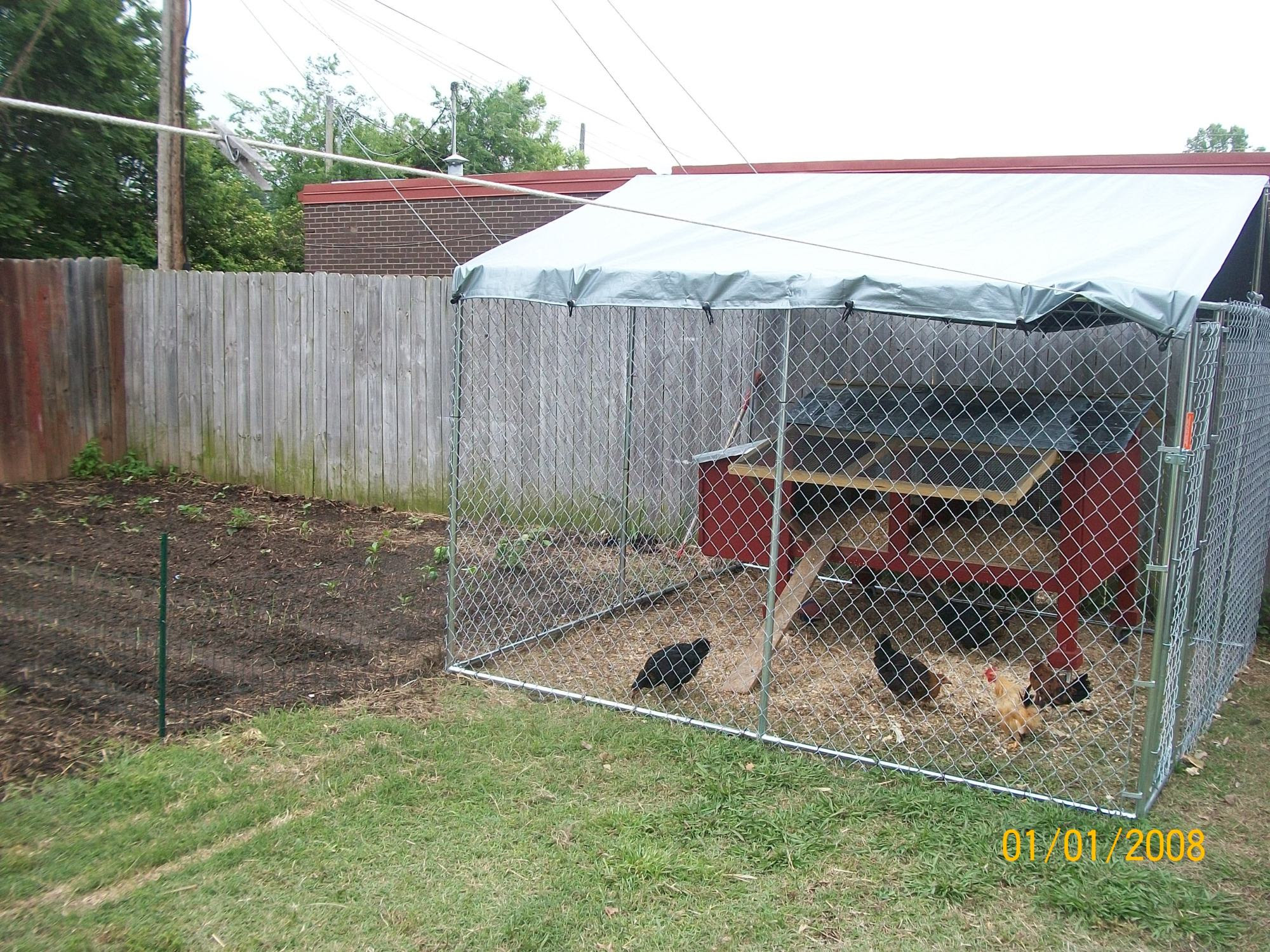 How to close in the peak area on a dog kennel coop
