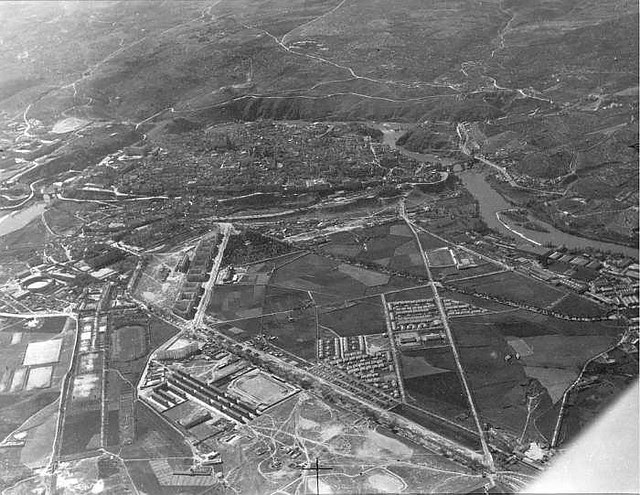Vista aérea de la Avenida de la Reconquista. Años 60