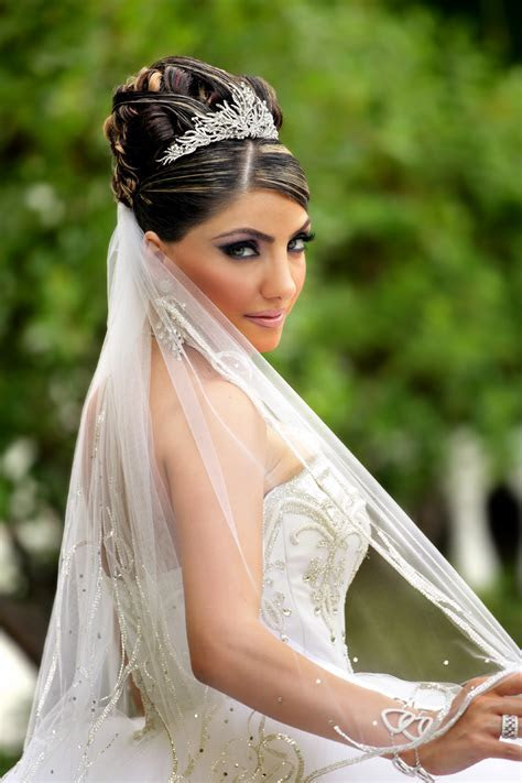 Bella Nella Bride One of a Kind Salon Exclusively for the Bride Makes Hair and Makeup Easy With  