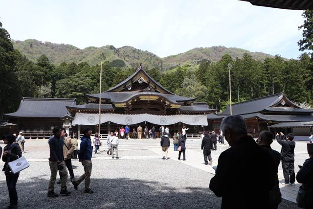史上初10連休も弥彦は観光客を集める