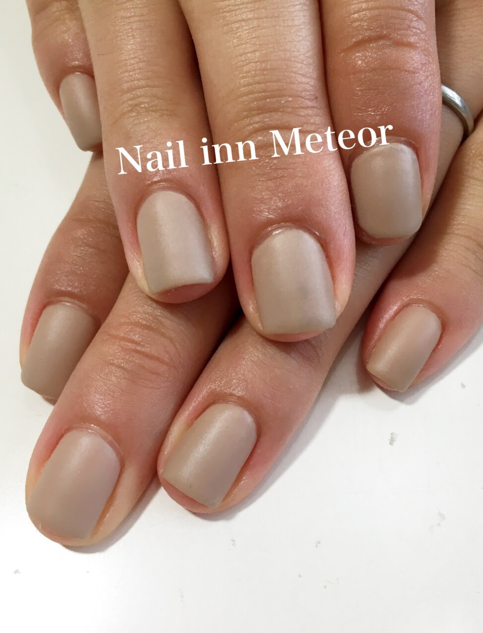 マットベージュ ワンカラー Nail Inn Meteor 大府市のネイルサロン