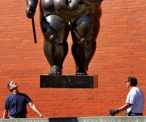 statue movers