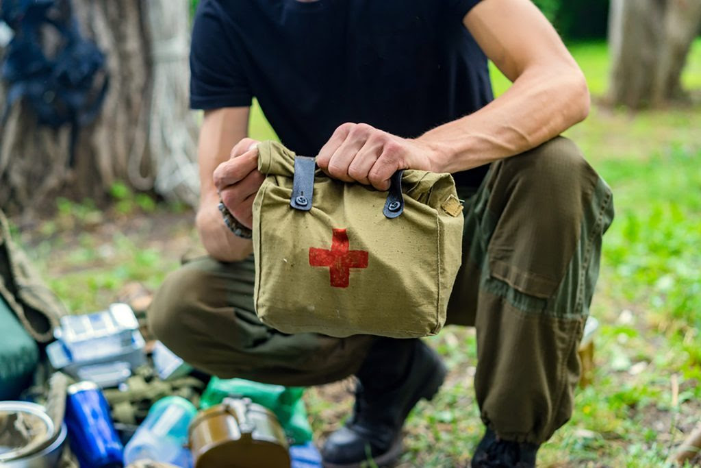 Carry-These-3-Items-All-the-Time—They-Could-Save-Your-Life-One-Day-671905105-TextureMAN