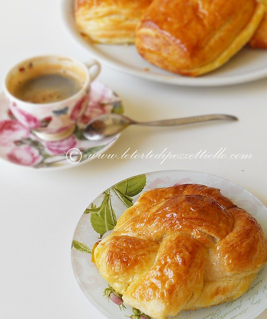 Saccottini con miele impasto croissants