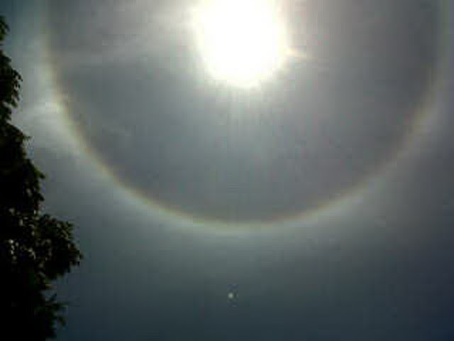 Matahari Halo Hiasi Langit Solo