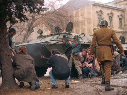 Anticommunist militia fights a government sniper - Romania, 1989