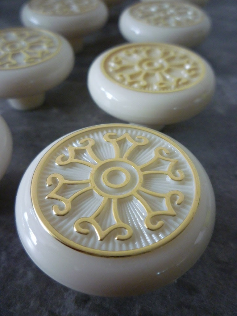 Plastic Knobs