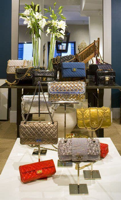 luxe handbag display ideas google search shop display