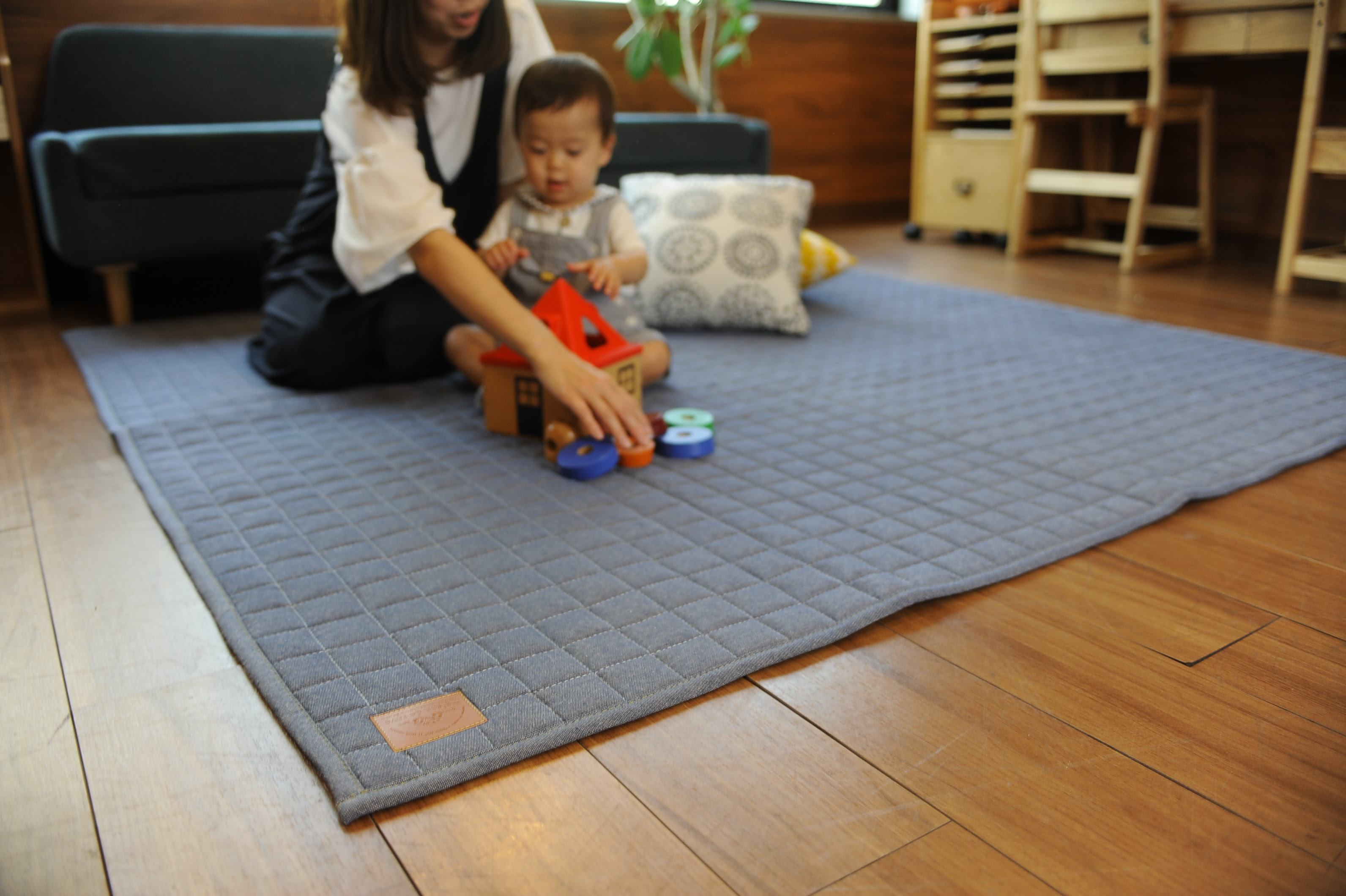 赤ちゃんや小さな子供がいるおうちで使うのにおすすめのラグ こどもと暮らしのブログ